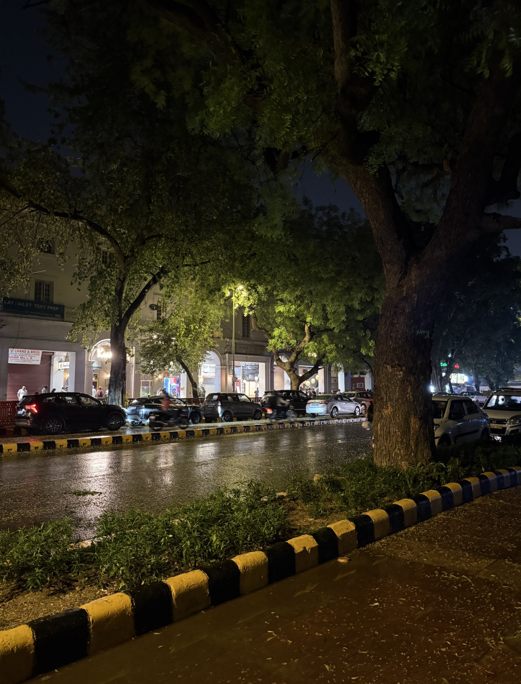 Heavy Rain, Strong Winds Lash Delhi-NCR After IMD’s Red Alert